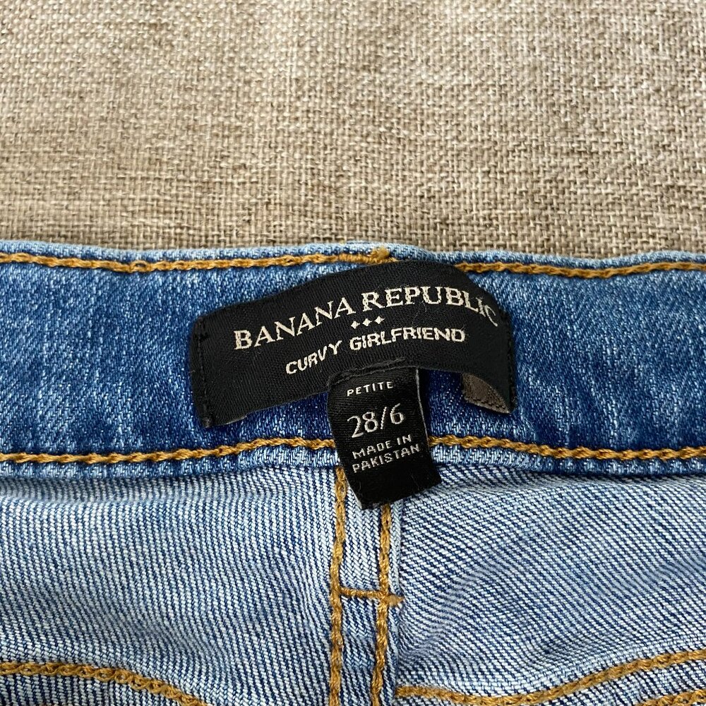 Banana Republic PETITE Curvy Girlfriend Denim Jeans Women's 6P Blue Distressed - Picture 6 of 14